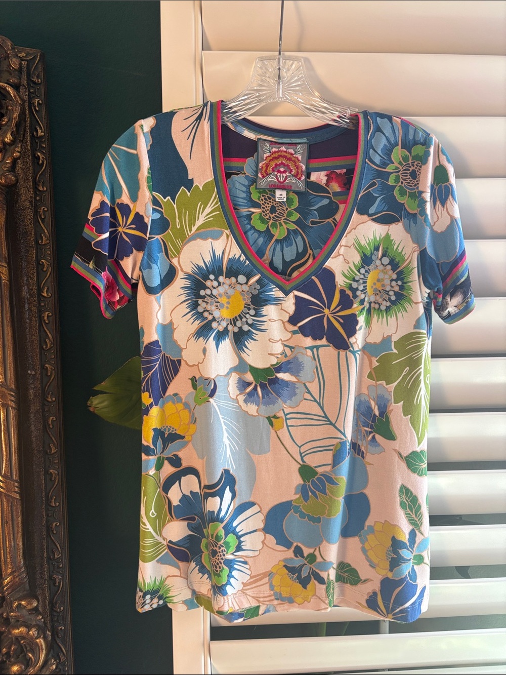Johnny Was - Janie Favorite Short Sleeve V-Neck Floral Tee Mosaic Print Size XS